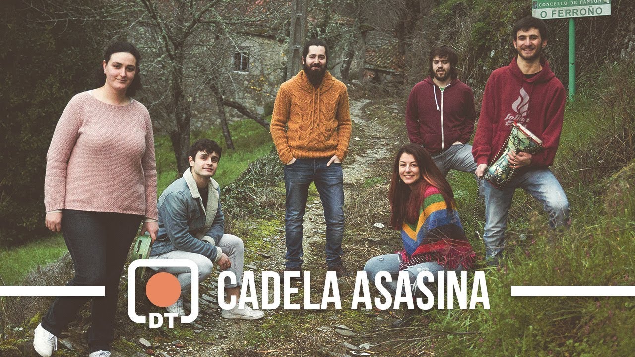 Cadela Asasina son os intérpretes da canción 'A Terra Chá', unha revisión que fai o grupo das Terras de Lemos do tema de O Leo i Arremecághona